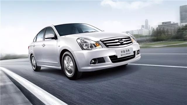 日产轩逸经典1.6自动挡落地价格,2022款日产轩逸经典豪华版配置