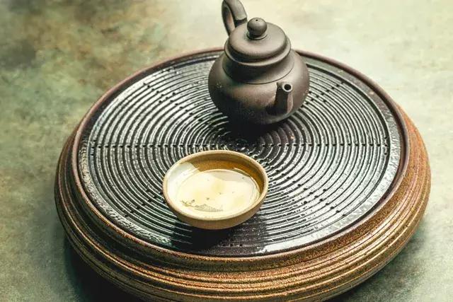 喝茶的礼貌规矩是什么,喝茶不要讲规矩要真性情