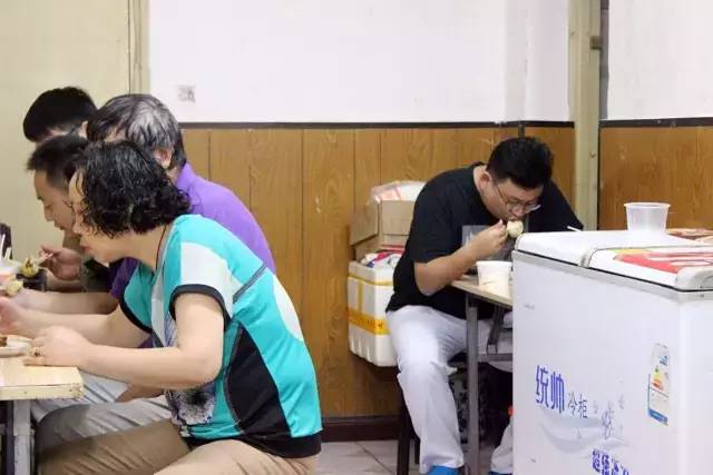 探店老字号包子店,深藏街巷29年的老牌包子