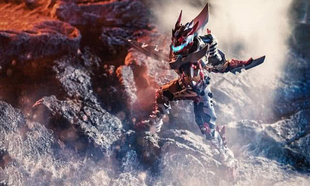 炎龙铠甲终极形态和帝皇侠谁厉害,炎龙铠甲与风鹰铠甲来救帝皇侠