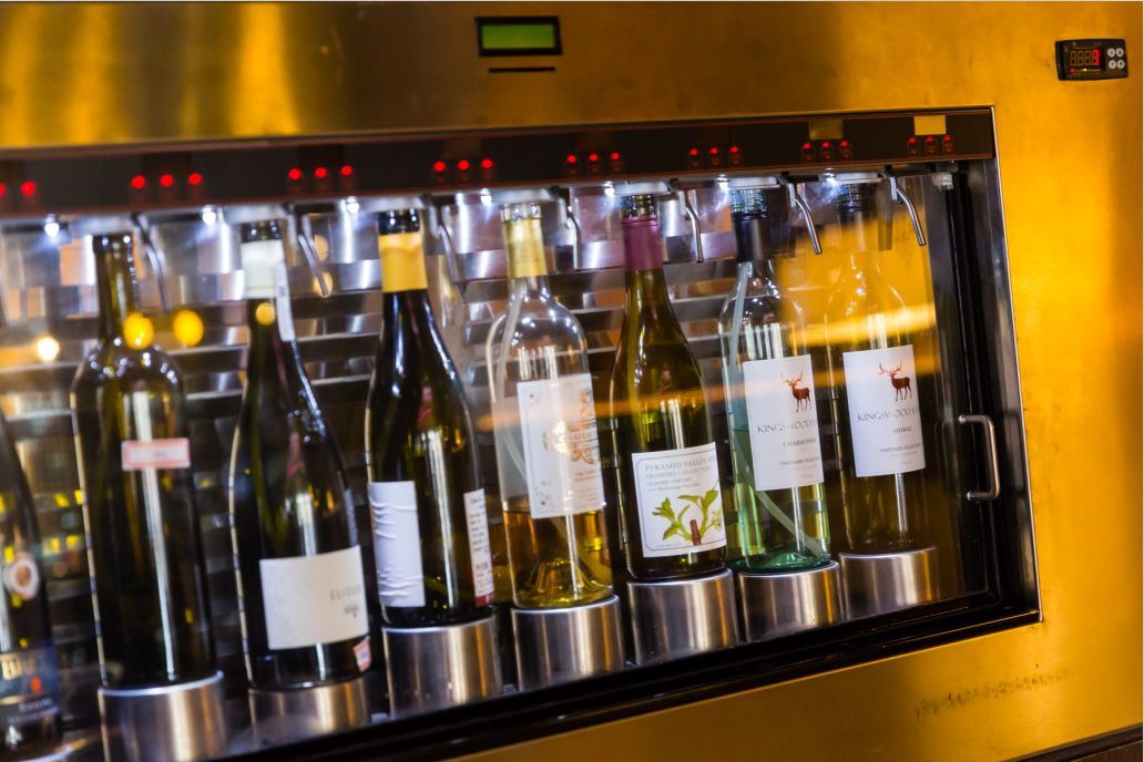 这只“大公鸡”一开业就王炸，5000瓶限量好酒碾压沙雕土豪！