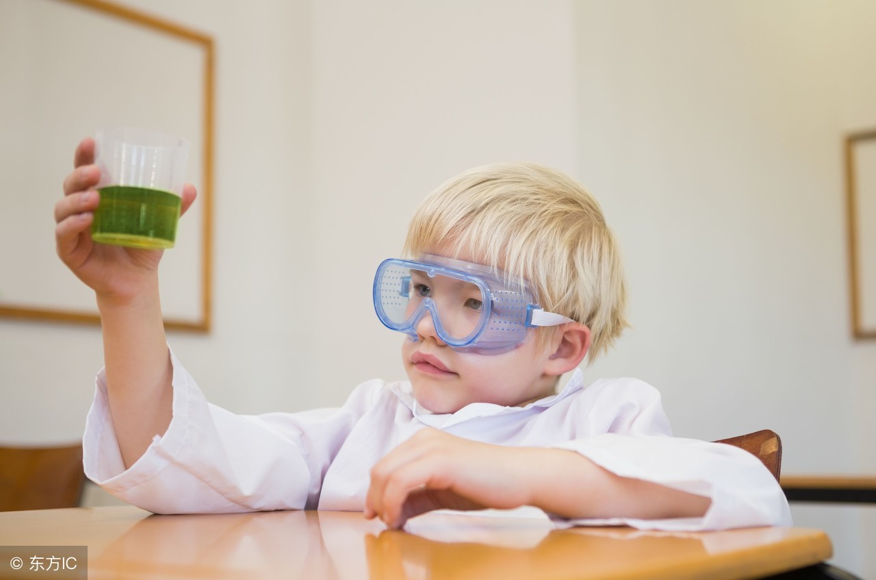 关于孩子磨蹭上学迟到的问题,孩子爱赖床磨蹭怎么教育