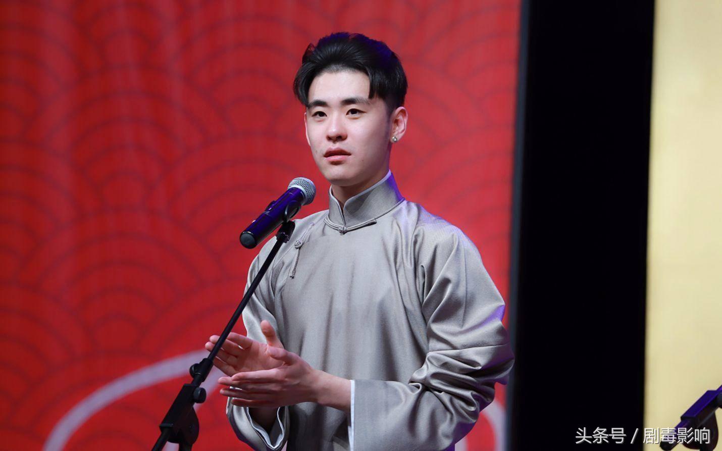 二爷一共唱过哪个版本的探清水河,二爷张云雷和粉丝一起唱探清水河