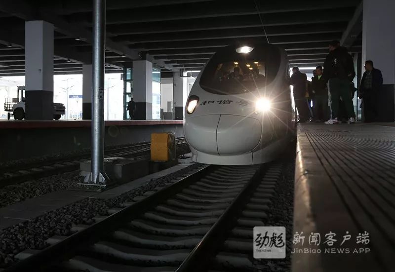 哈佳铁路施工现状,哈佳铁路为什么是动车