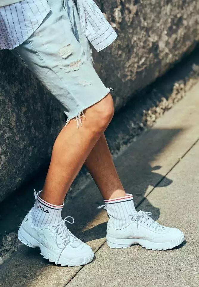 人手一件的FILA品牌，到底是怎么火的？