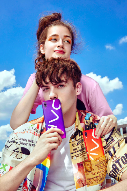 品牌LOGO成时尚，vivoLOGOPHONE会不会成为第二个Supreme