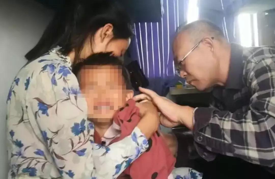 女童发高烧推拿部位,女童高烧抽搐