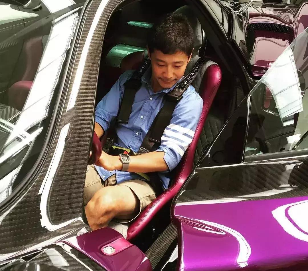 他花17亿巨款买张火箭票要绕月旅行，理由是……