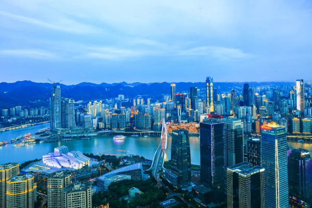 在重庆之巅，住云端奢居吃米其林大餐，刷新山城奢华新高度！