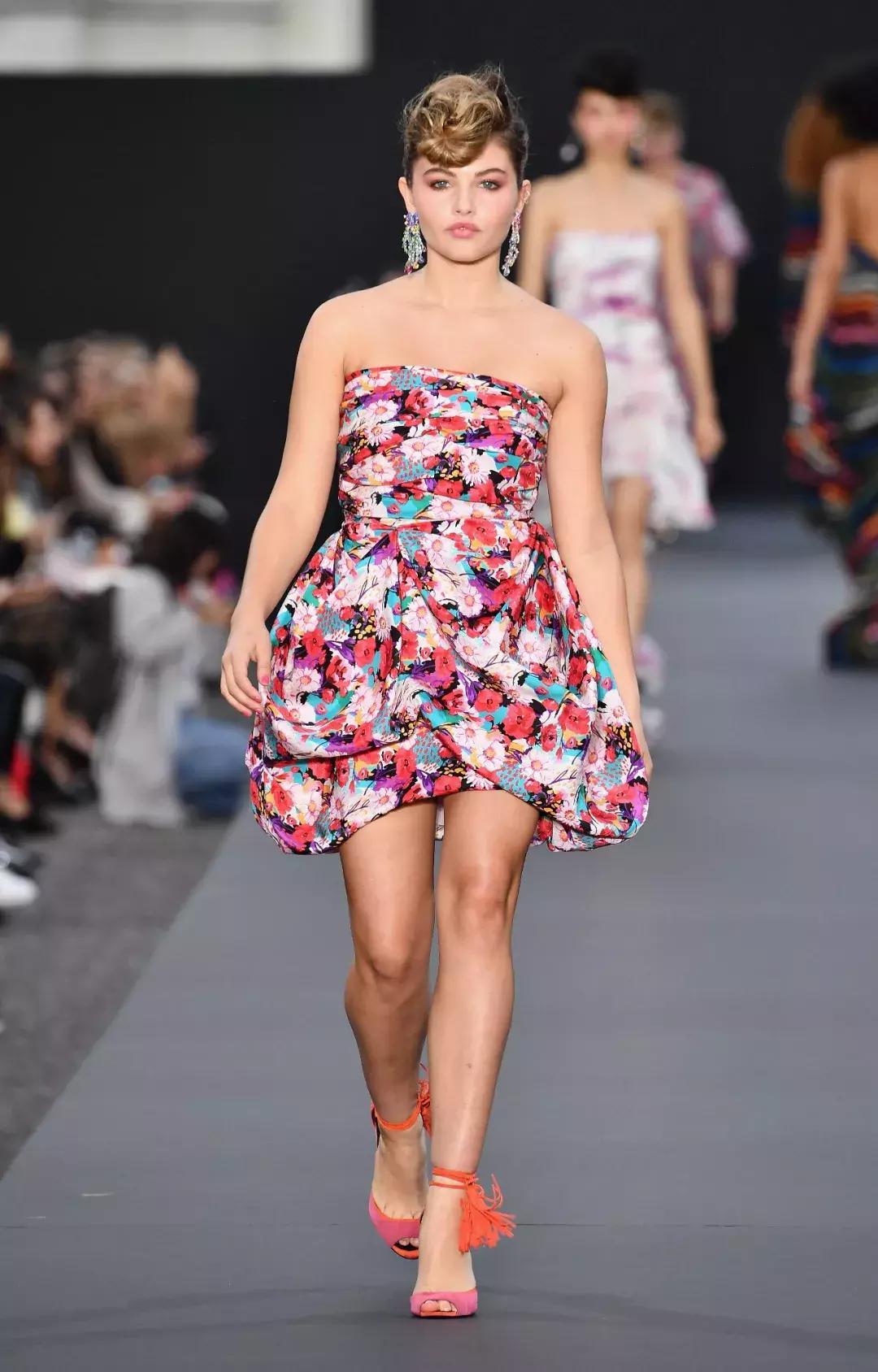 17岁就推出了自己的服装品牌！真是开挂般的人生……