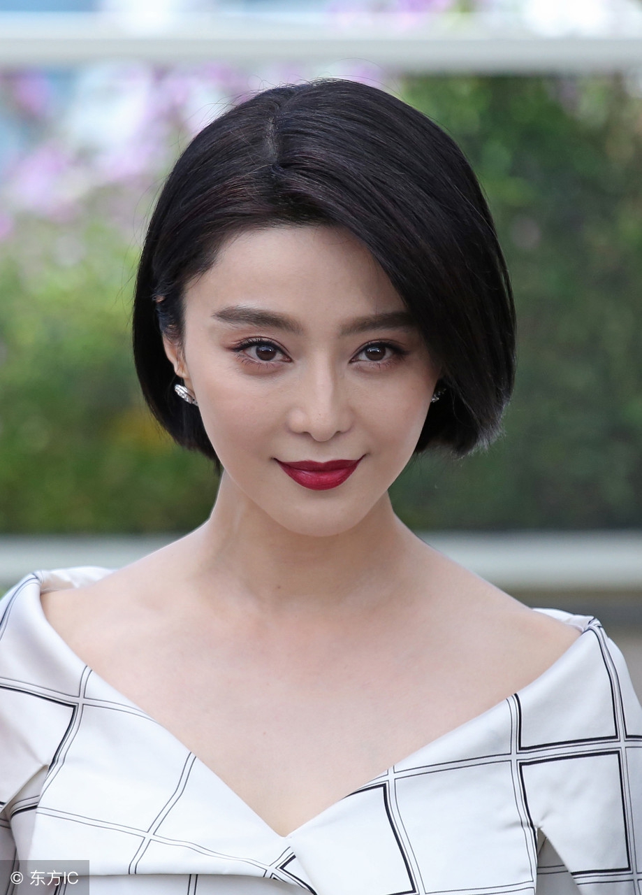 唐嫣超短发亮相巴黎时装周,唐嫣时装周看秀造型曝光