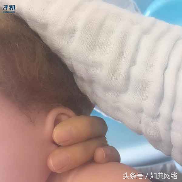 九个月大的宝宝洗澡老是哭闹,三个月婴儿洗澡哭闹怎么回事