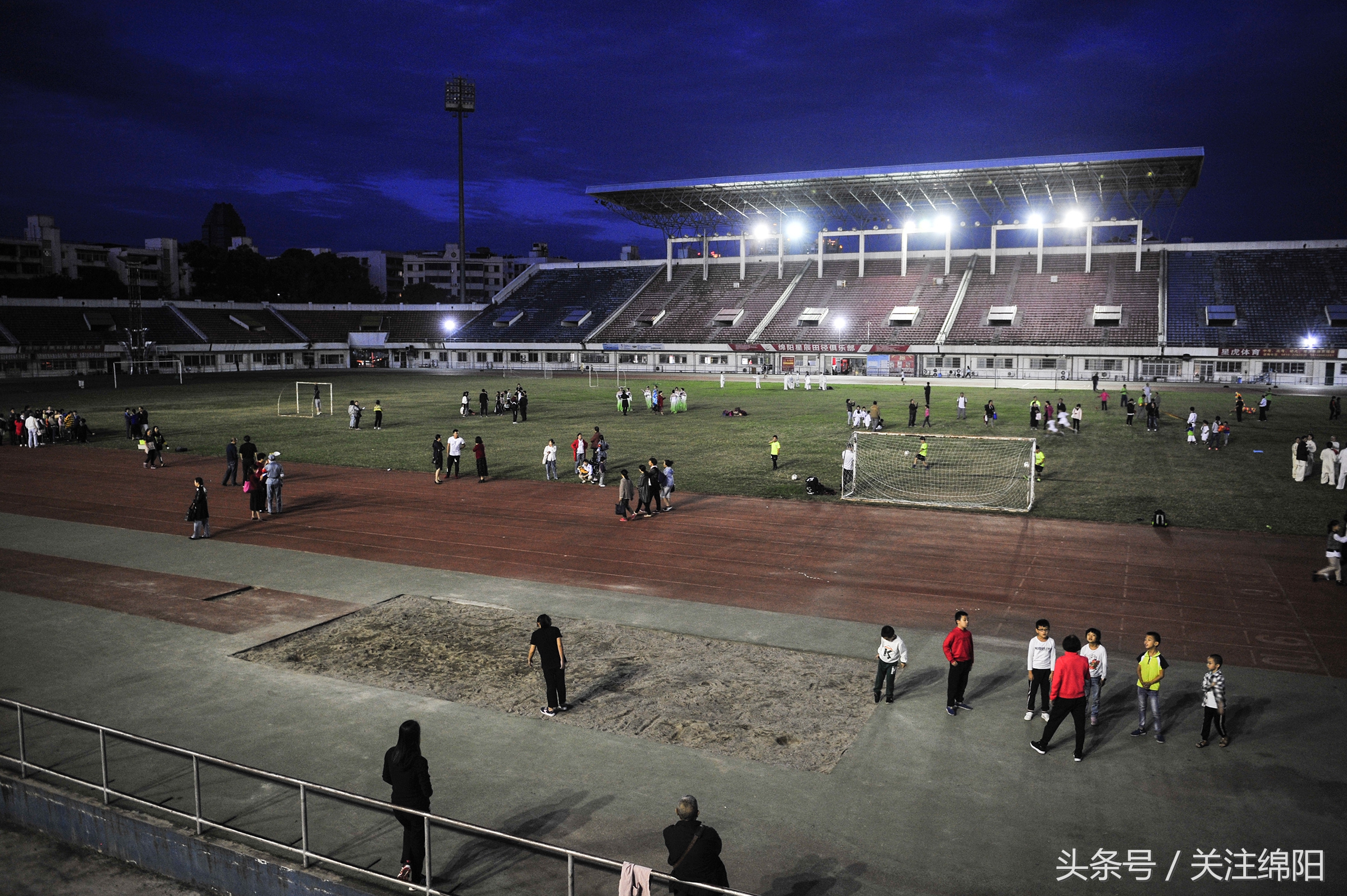 绵阳南河体育中心免费开放时间,绵阳人健身