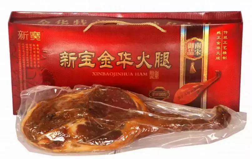 中国大妈出国探望儿子，行李箱被打开的那一刻，所有人都惊呆了！