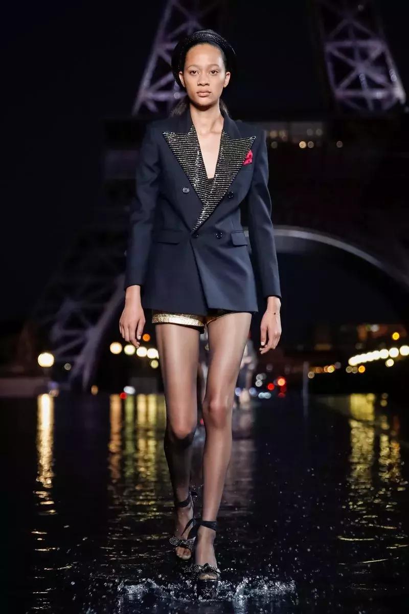 戚薇霸气走秀,唐嫣戚薇机场街拍大全