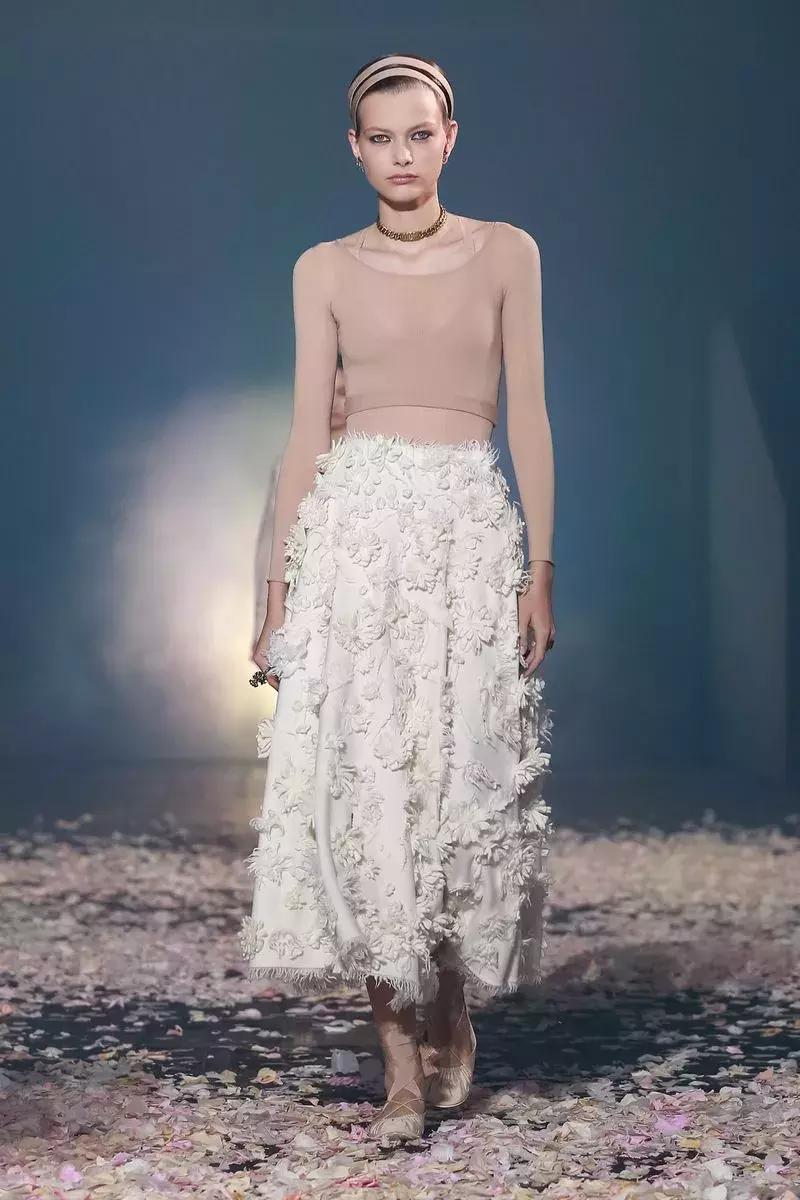 戚薇霸气走秀,唐嫣戚薇机场街拍大全