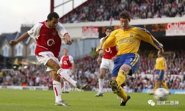 时隔14年英超再现帽子戏法,25岁闪耀英超赛场后却光速陨落