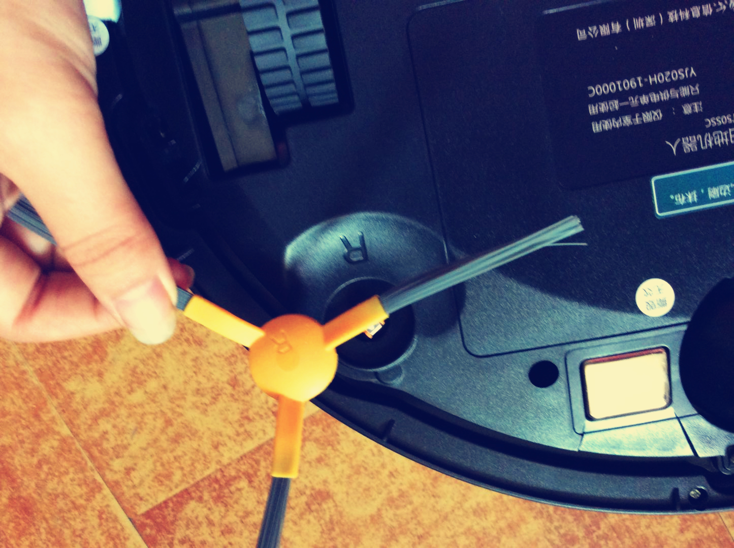 海尔扫地机器人以旧换新方法,海尔扫地机器人毛刷怎么拆解