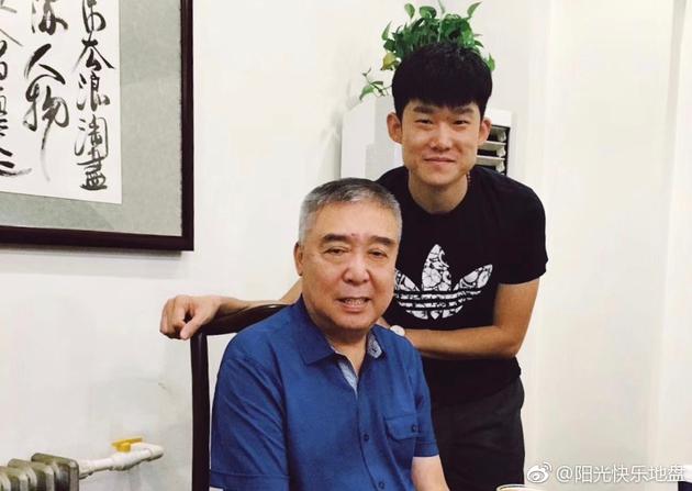 师胜杰砸挂郭德纲笑傲江湖,师胜杰笑傲江湖完整版