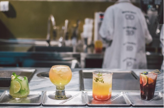 ifs喜茶黑金店,喜茶成都ifs黑金