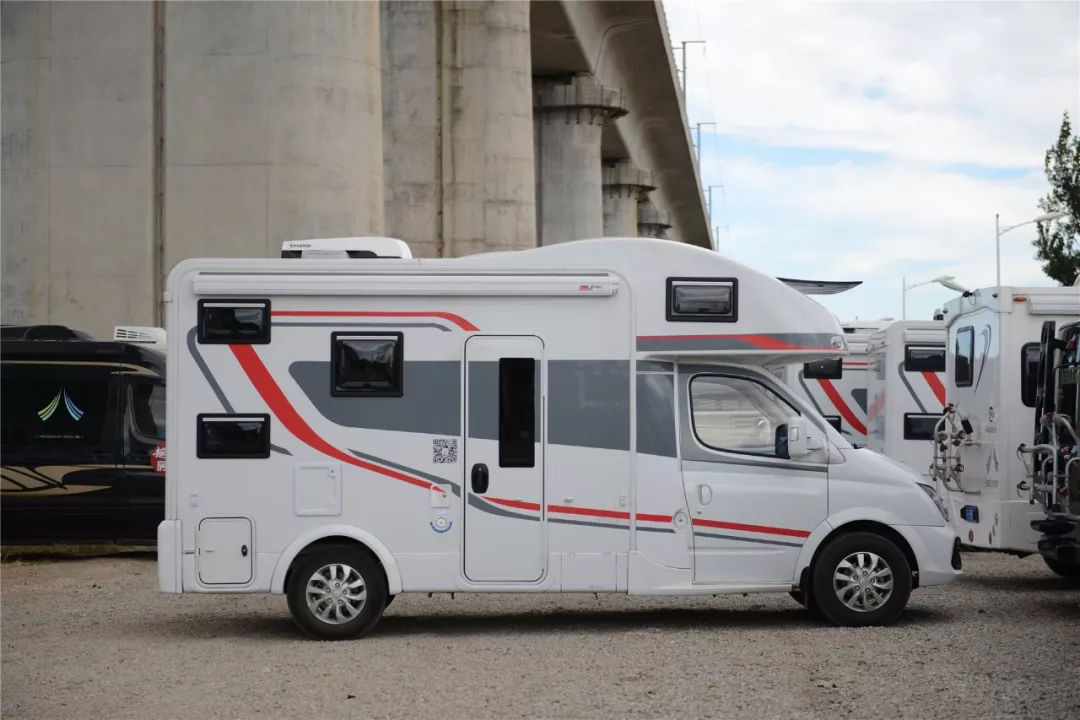 皮卡房车出租一个月多少钱 (房车出租价格多少钱一天)