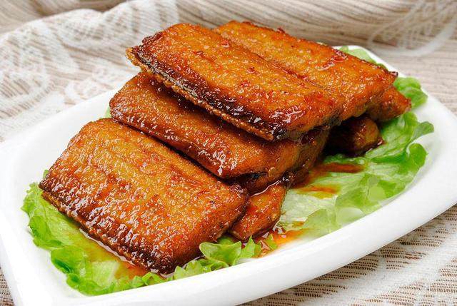 带鱼怎么做不粘锅不会碎掉视频,怎样煎出的带鱼金黄酥脆不粘锅