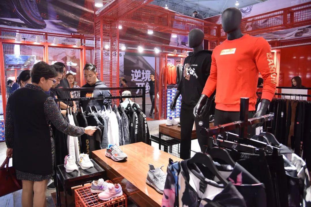 名牌服装大惠世纪城，真的没有比这回更划算的了！