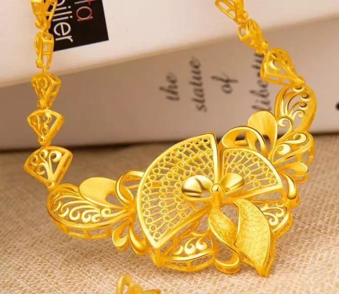 曲江银泰求救！大门即将被挤破！