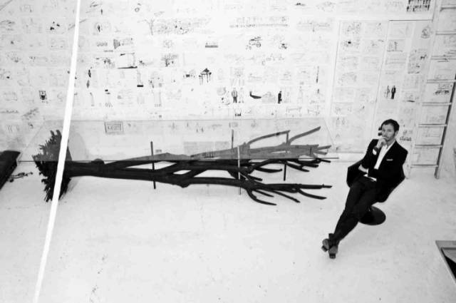 到底发生了什么？他把12个前女友都做成了高跟鞋？到底是真的假的