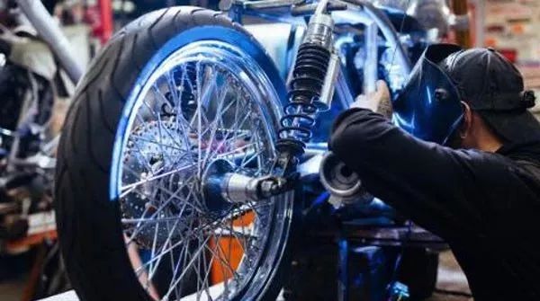 有些摩托车修理店服务态度很差,为啥摩托车售后修车那么贵