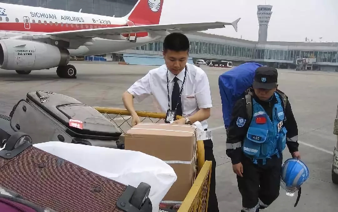 飞机限重携带行李是多少,乘坐飞机携带物品规定有哪些