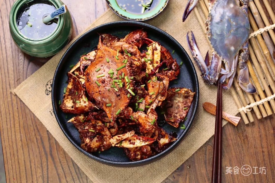 蒸螃蟹是用热水还是冷水,蒸螃蟹到底用热水还是冷水