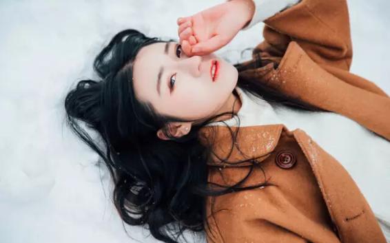 KTV的隔壁包房传来娇喘