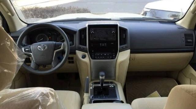 小伙花20万买老丰田,2020年兰德酷路泽五座丐版