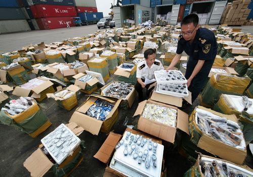 瑞士查获广州名表,瑞士查扣广州35吨顶级手表