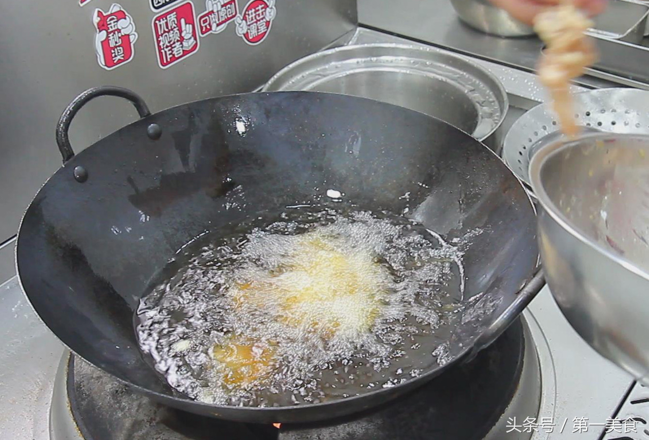 红烧牛排骨最正宗的做法阿飞,第一美食阿飞炖排骨的正确方法