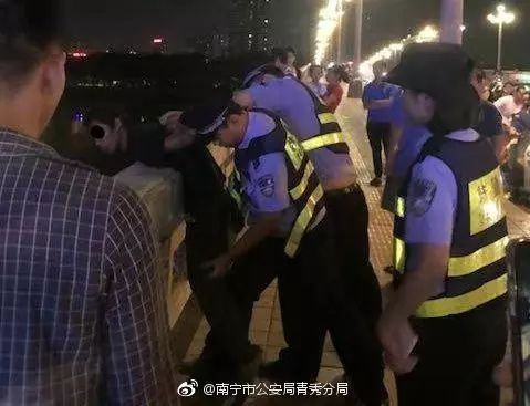 新闻男子偷变压器触电身亡,新闻一男子晚上偷电瓶被抓