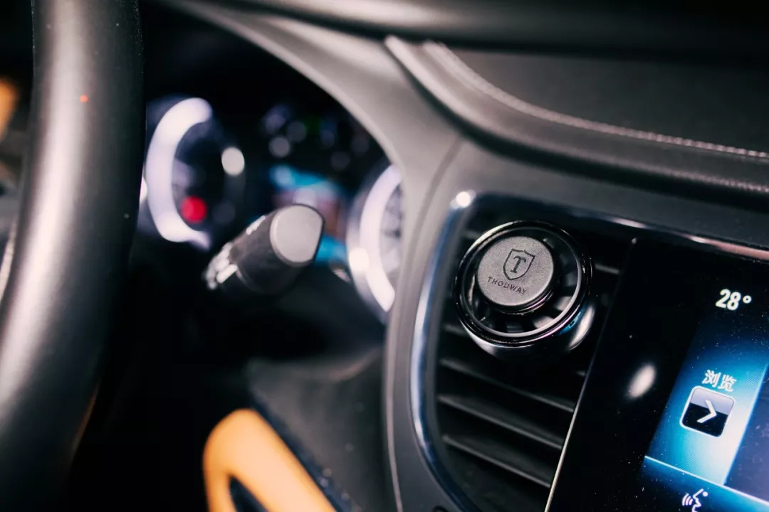 没有男人能拒绝！“飞机引擎”装车里，妹子和我回家睡！