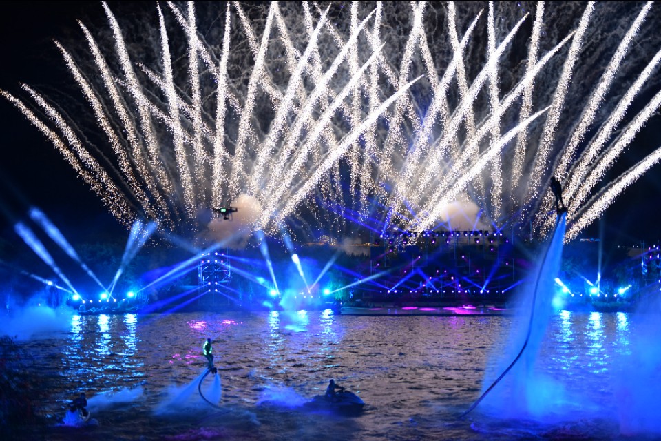 国庆节水下演出,2020红河水乡国庆水舞秀