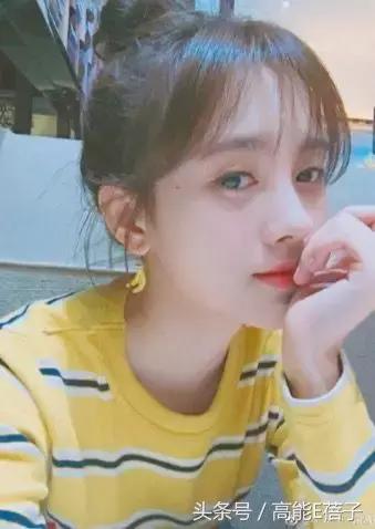 拍照pose技巧和方法,女生拍照剪刀手pose