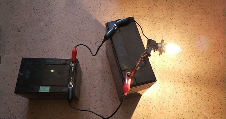 电动车充电连接头发热是什么原因,电动车电瓶加修复液后发热