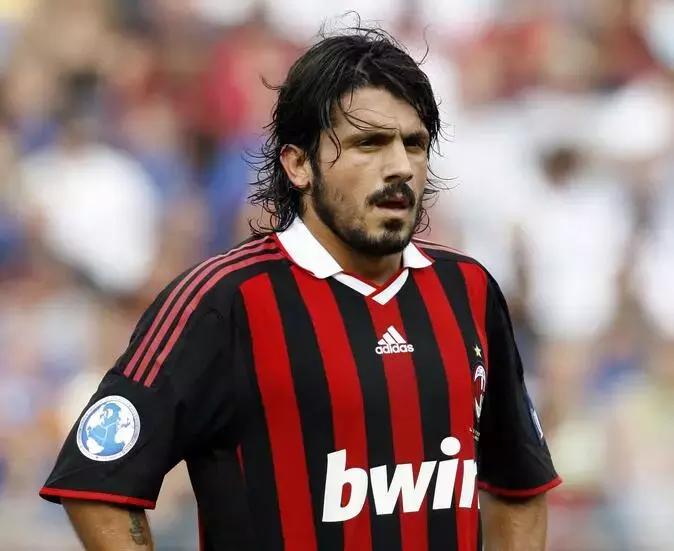 国足球员身材走样德布劳内,国足胖肚子