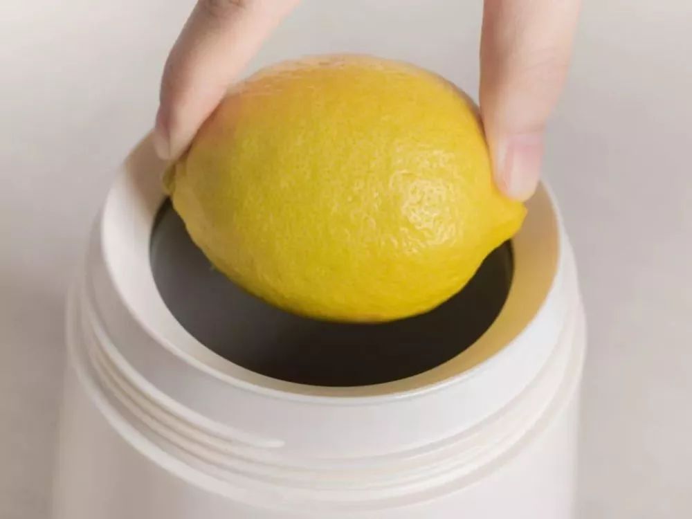 放在水杯里面的便携加湿器,可充电方便携带的加湿器