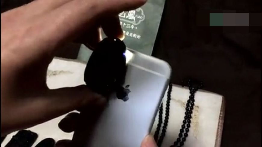 散打哥的吊坠多少钱,网红散打哥戴的翡翠