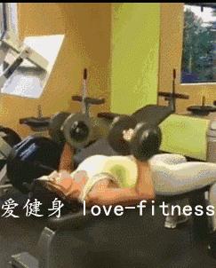 健身房锻炼胸部丰满的方法有哪些,女丰胸的锻炼动作哑铃