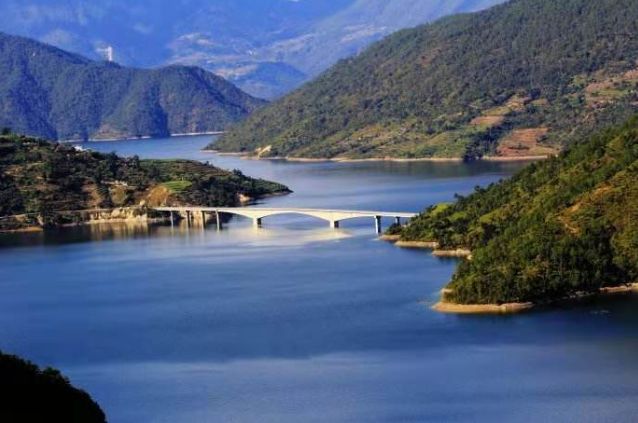 十首顶尖豪迈诗词,气势磅礴的励志自创诗词