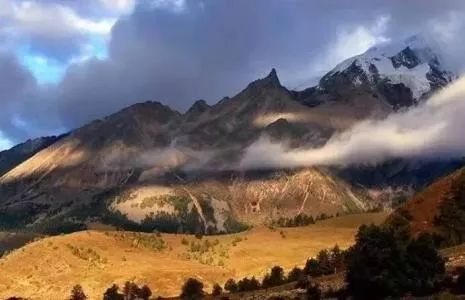 极度危险！无锡一女子非法穿越雪山左腿骨折被困3天烧内衣裤求救……