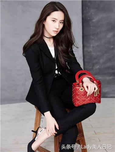 马丁靴搭配什么穿才好看,马丁鞋上面怎么搭配好看呢