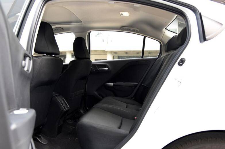 同价位11年的车和15年的车如何选,16年和本田锋范差不多的车子