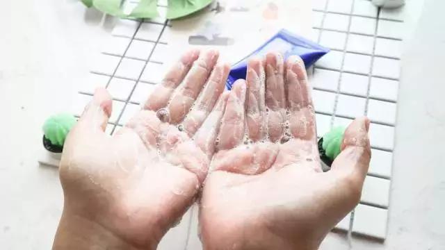 雪肌精护肤有依赖么,雪肌精酒精味很重对皮肤好吗